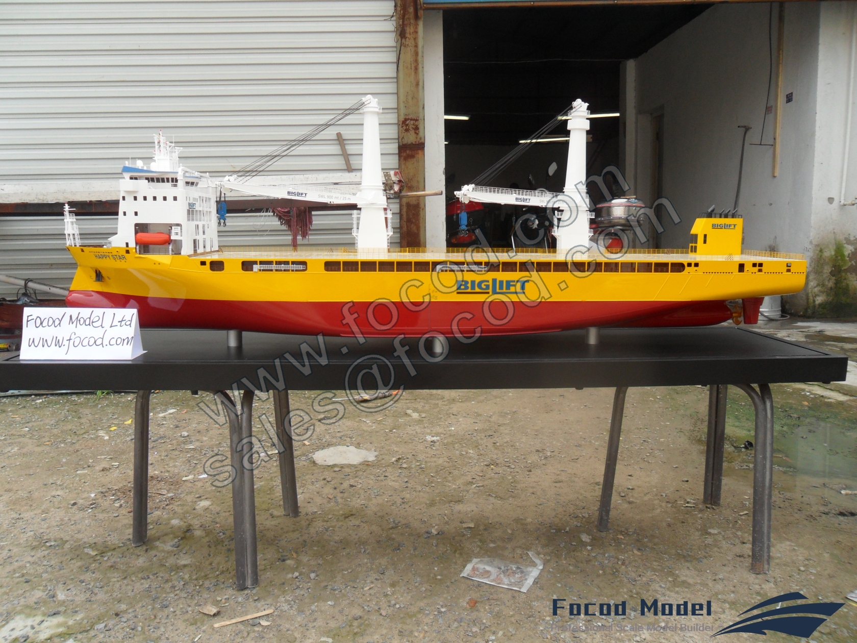 customized model of 155m heavy lift cargo ship Happy Star